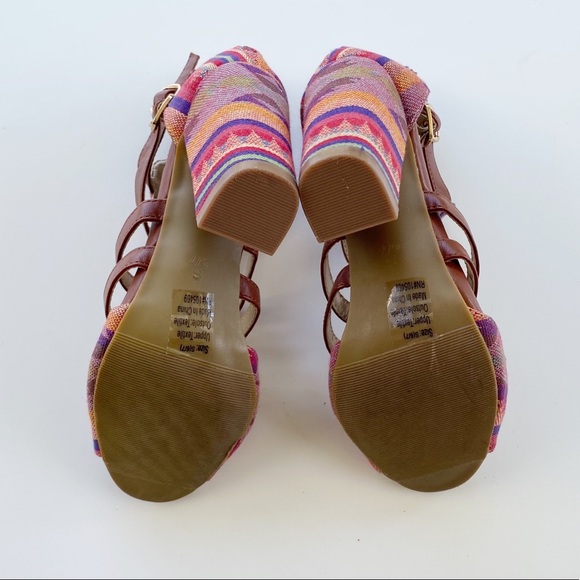 Etcetera Bohemian Pattern Heels - Picture 7 of 7